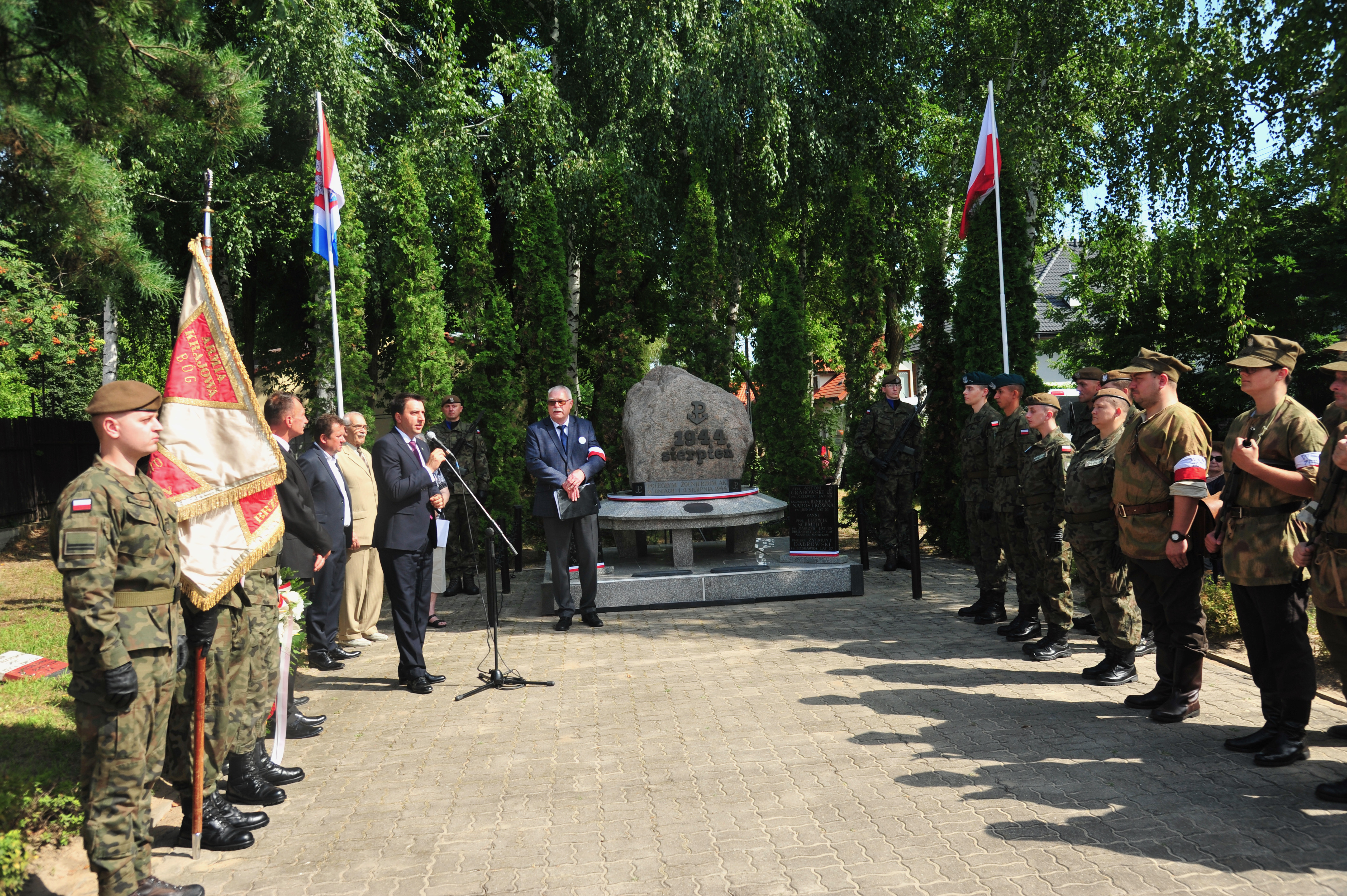 Uroczystości pod obeliskiem upamiętniającym żołnierzy 3 Kompanii I Batalionu 1 Rejonu „Marianowo – Brzozów” znajdującym się na granicy Legionowa z Chotomowie