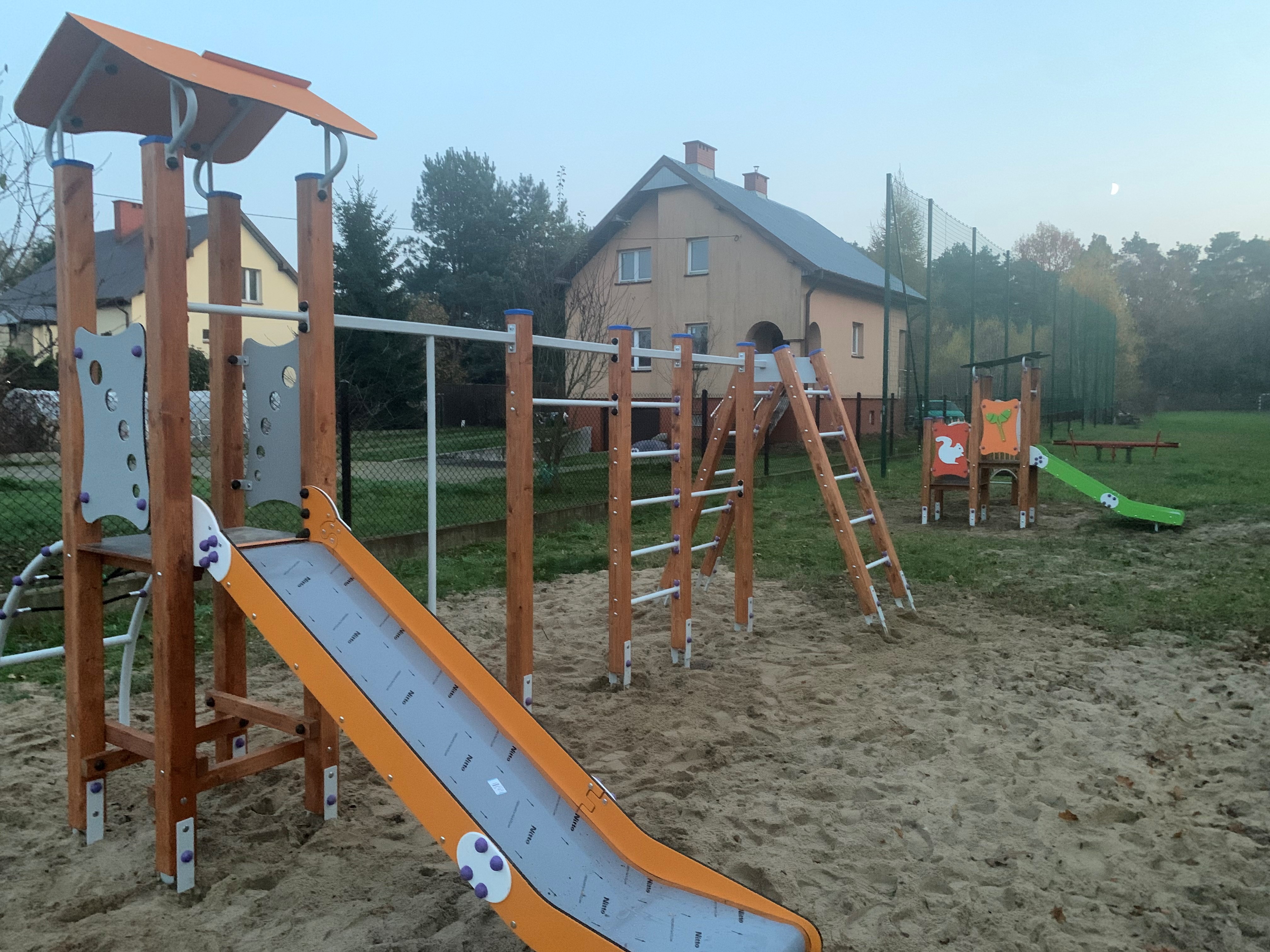 Zrewitalizowany plac zabaw w Janówku Drugim